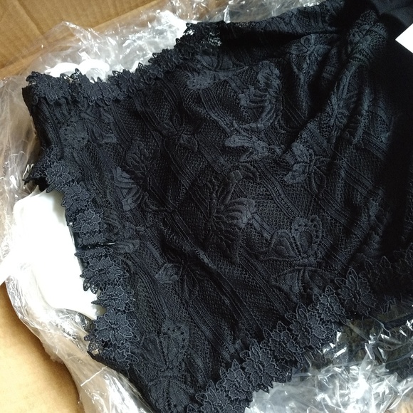 Fashion top lace detailed jumpsuit with belt. - Picture 5 of 9